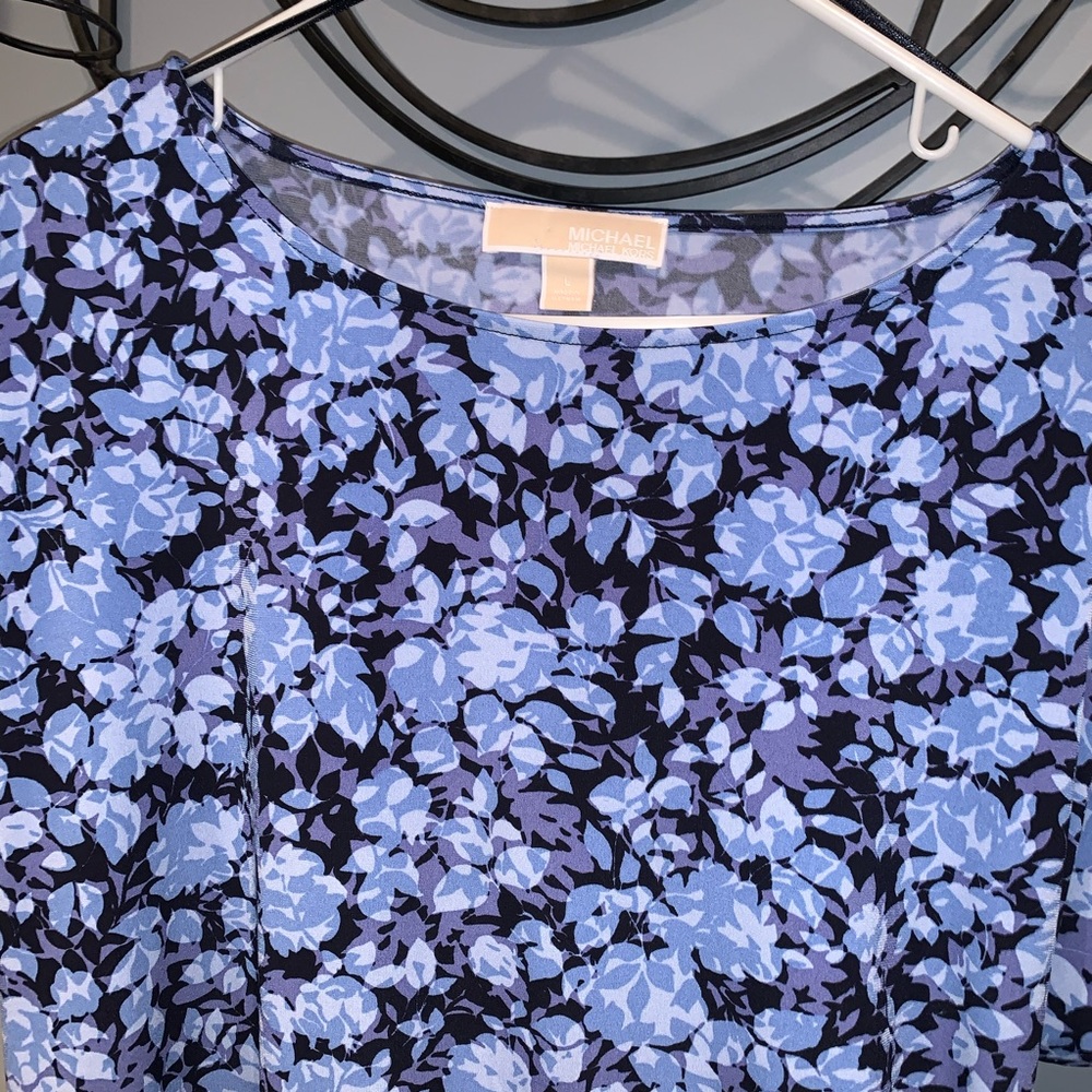 1 MICHAEL KORS BLUE TOP💙 - Picture 2 of 7